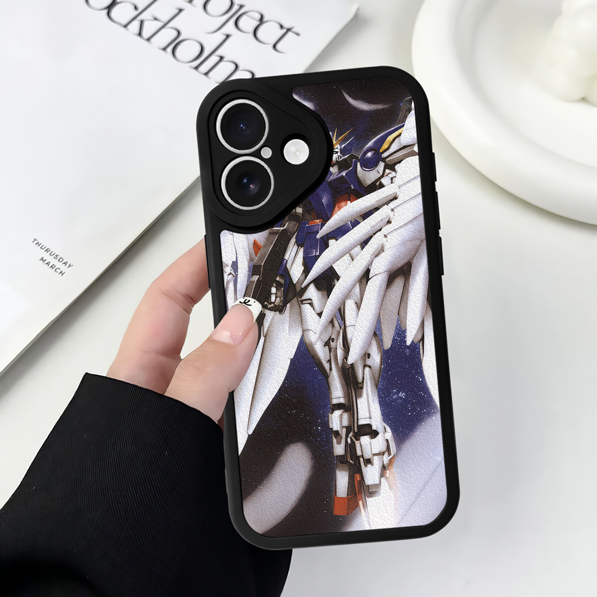 （画像用） 機動戦士ガンダム Mobile Suit Gundam 【iPhone 16シリーズ対応】シリコンスマホケース（レザー調） 材質：シリコン